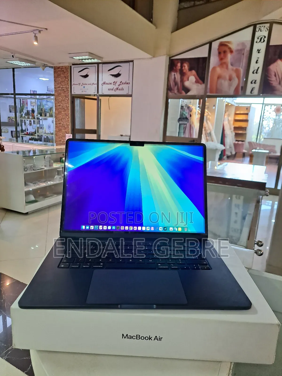 New Laptop Apple MacBook Air 2023 M2 8GB Apple M2 SSD 512GB