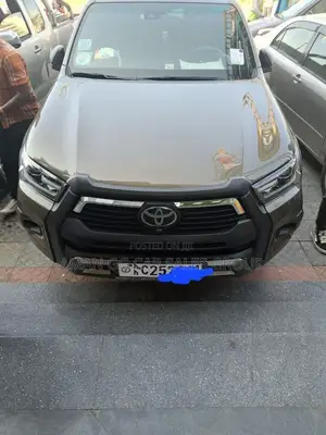 New Toyota Hilux 2022 Gray