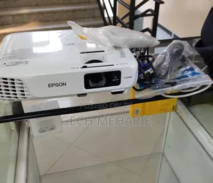 Brand New EPSON Projector With Bag, Remote Mode