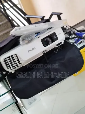 Brand New EPSON Projector With Bag, Remote Mode