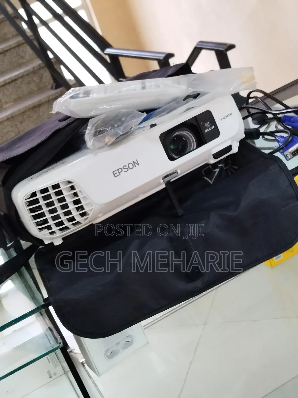 Brand New EPSON Projector With Bag, Remote Mode
