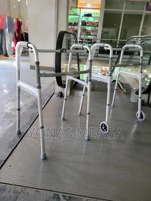 Photo - Walker/Walking Frame,Adult,IMI-343○Categorie
Platform Walker