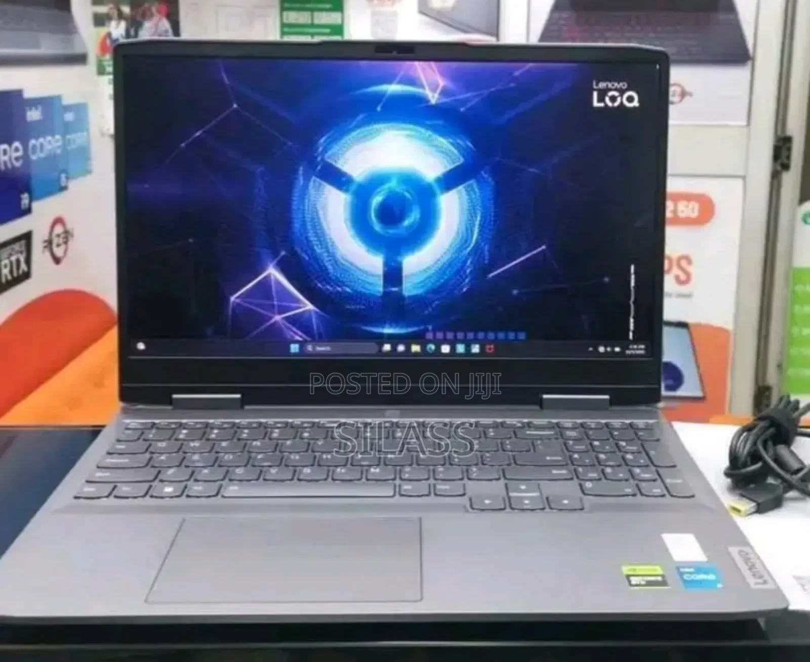 New Laptop Lenovo LOQ 15IRH8 8GB AMD Ryzen 7 SSD 512GB