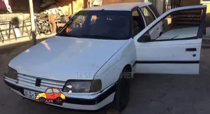 Photo - Peugeot 405 Break 1989 White