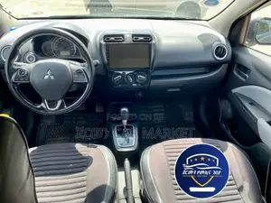 Mitsubishi Attrage 2022 Silver