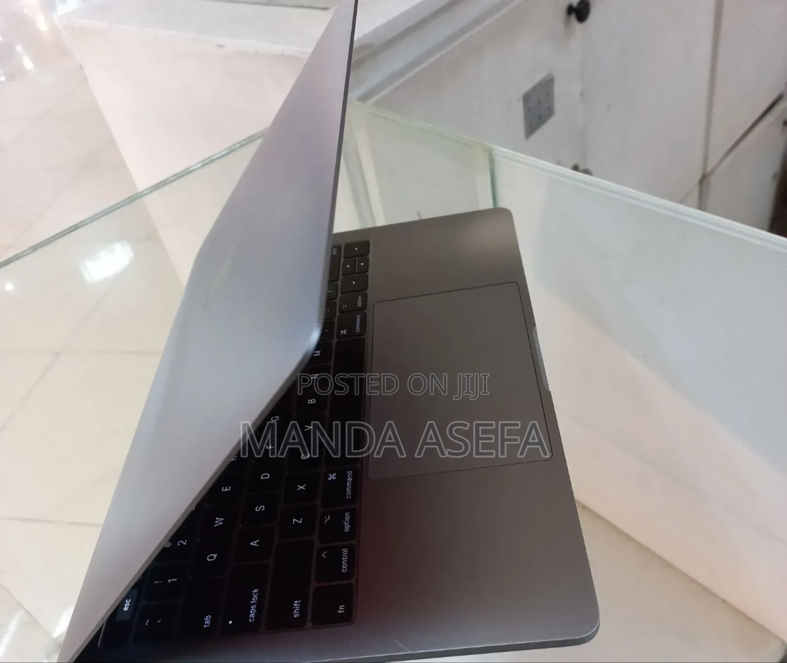 New Laptop Apple MacBook Pro 2019 8GB Intel Core I5 SSD 256GB