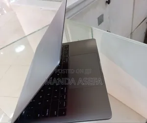 New Laptop Apple MacBook Pro 2019 8GB Intel Core I5 SSD 256GB