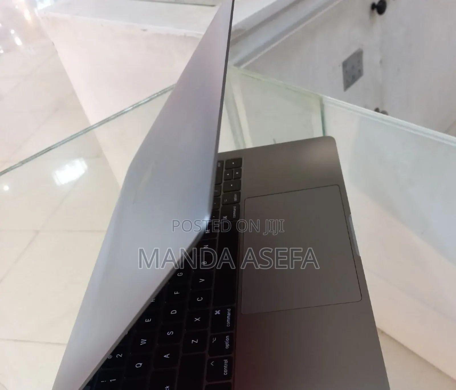 New Laptop Apple MacBook Pro 2019 8GB Intel Core I5 SSD 256GB