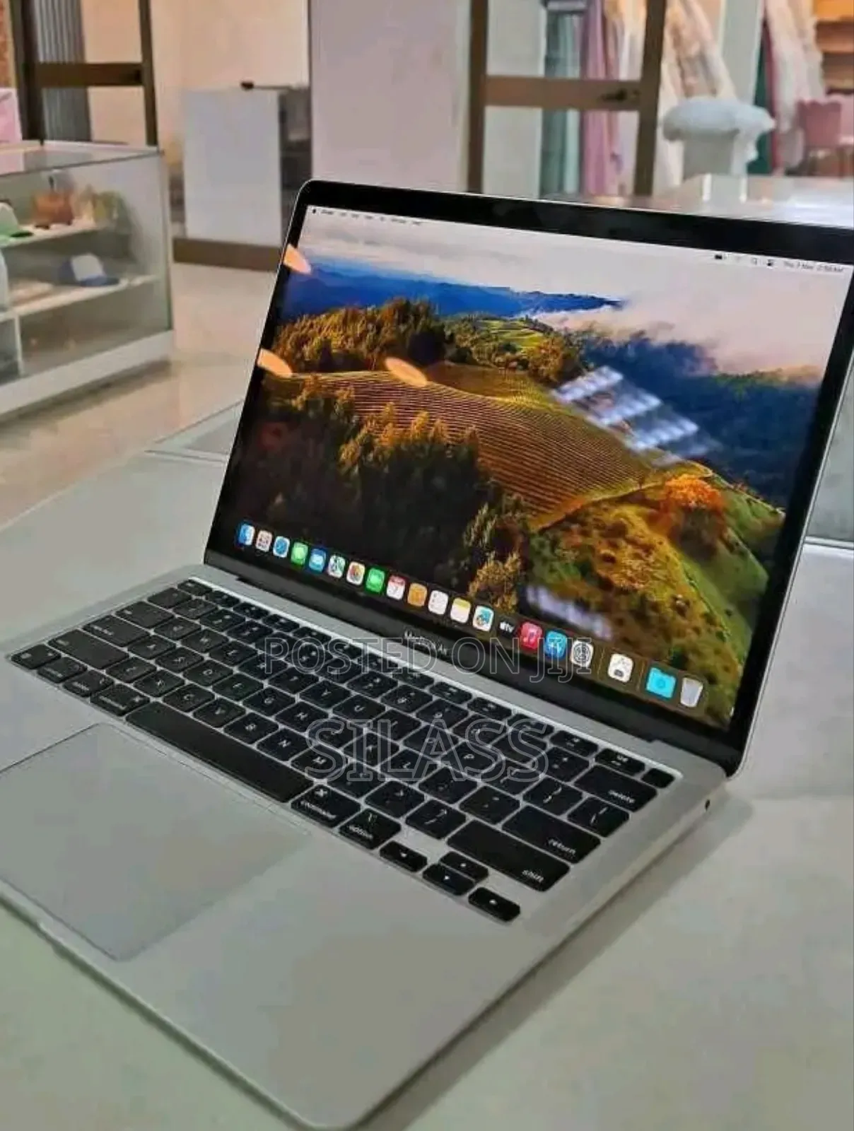 New Laptop Apple MacBook Air 8GB Apple M1 SSD 256GB