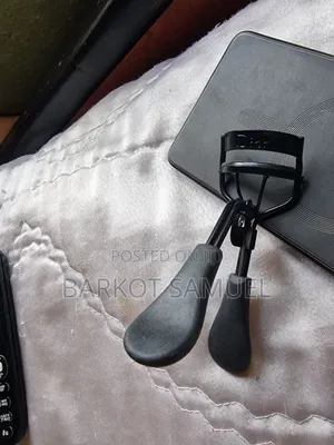 Photo - Eyelash Curler