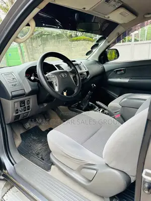 Toyota Hilux 2013 Blue