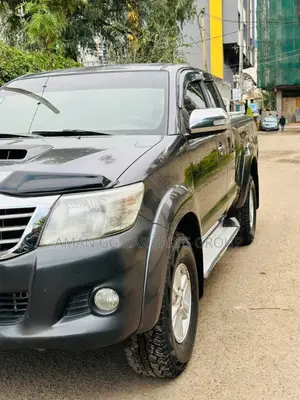 Toyota Hilux 2013 Blue