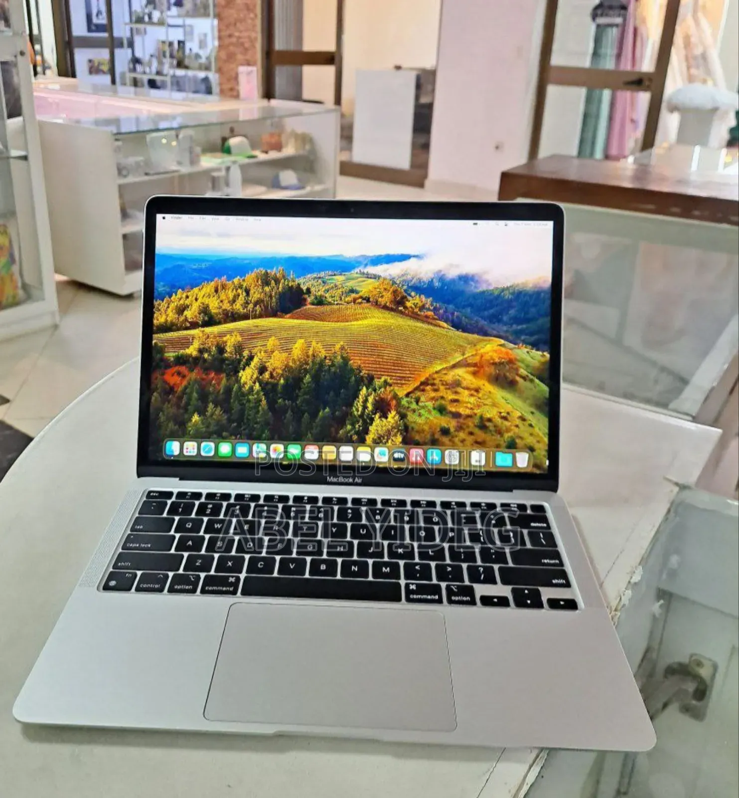 New Laptop Apple MacBook Air 2020 M1 8GB Apple M1 SSD 256GB