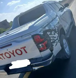 Toyota Hilux 2019 White