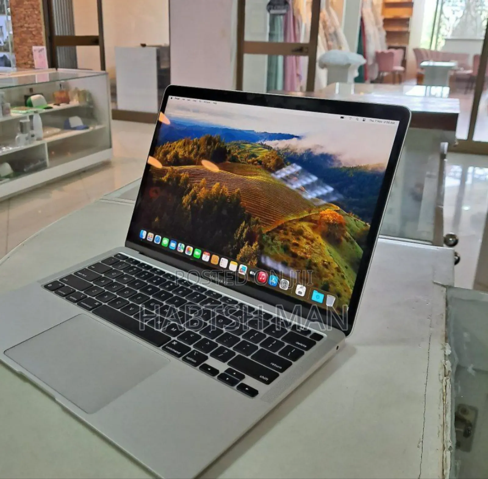 New Laptop Apple MacBook Air 2020 M1 8GB Apple M1 SSD 256GB