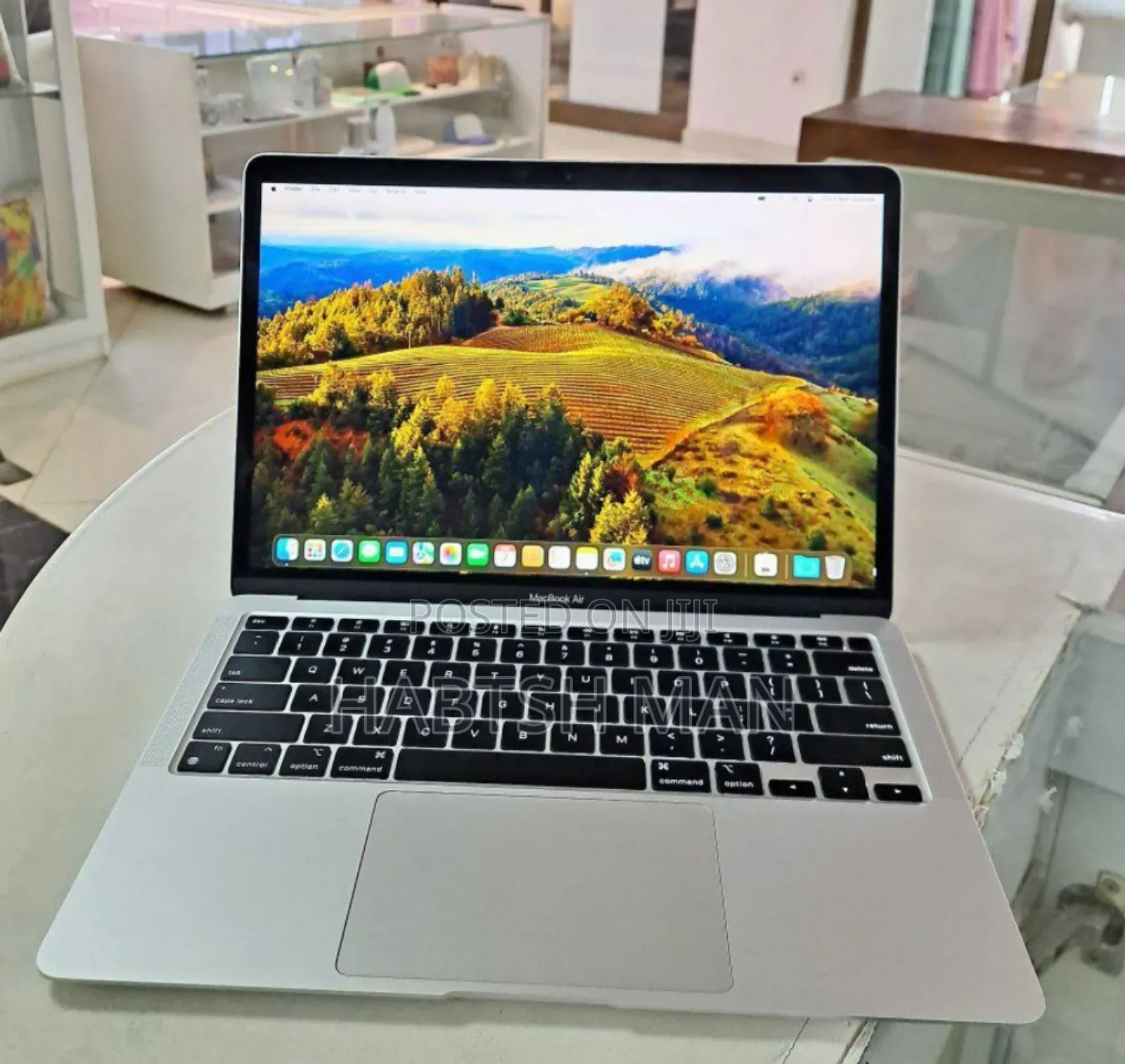 New Laptop Apple MacBook Air 2020 M1 8GB Apple M1 SSD 256GB