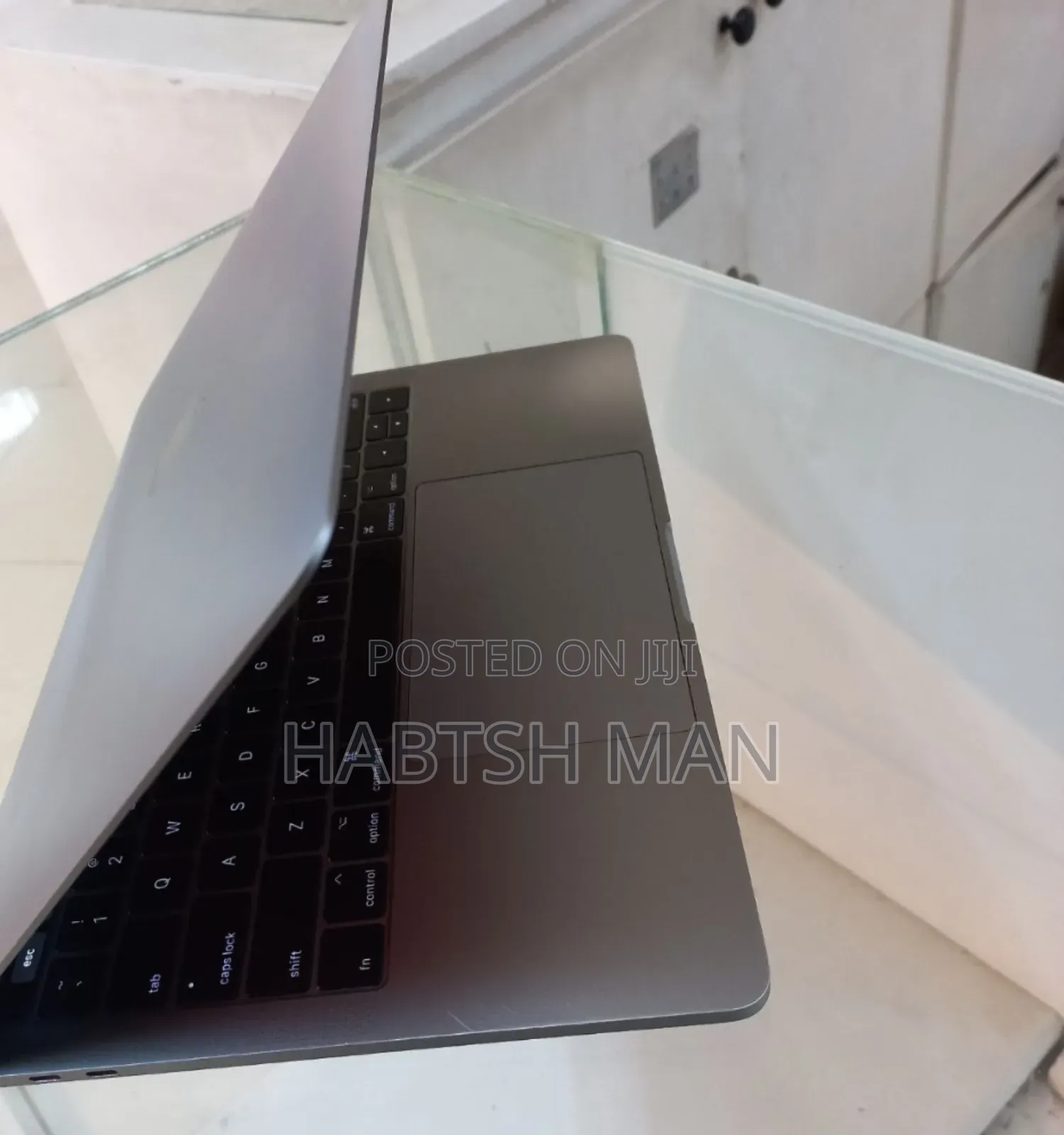 New Laptop Apple MacBook Pro 2017 8GB Intel Core i5 SSD 256GB