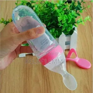 Photo - Silcone Bottle Spoon Feeder