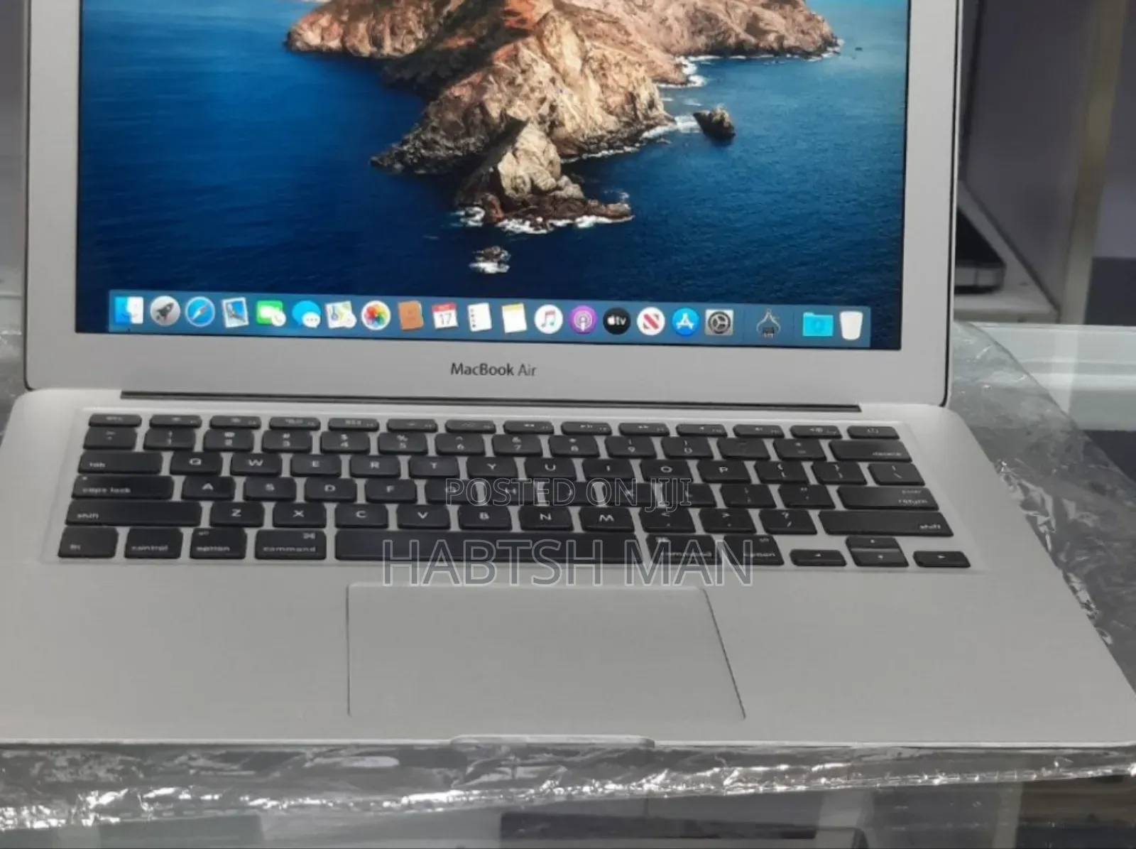 New Laptop Apple MacBook Pro 2017 8GB Intel Core i5 SSD 256GB