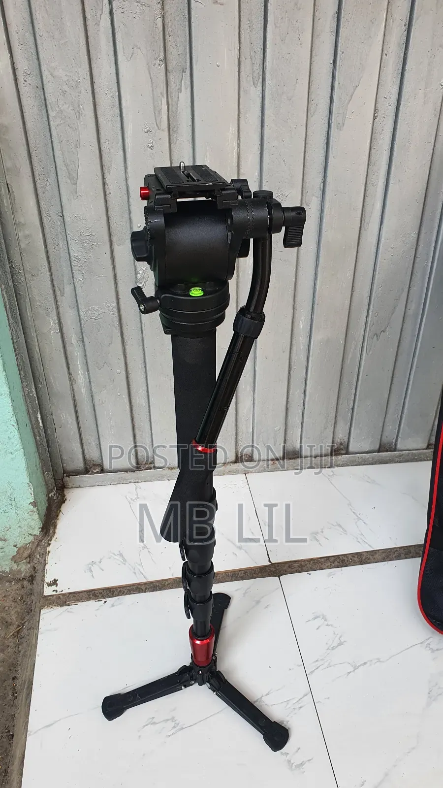 Monopod and Tripod