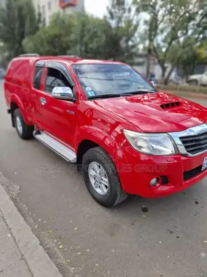 Photo - Toyota Hilux 2014 Red