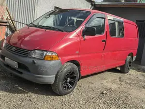 Photo - Toyota HiAce Siyaya 2004 Red