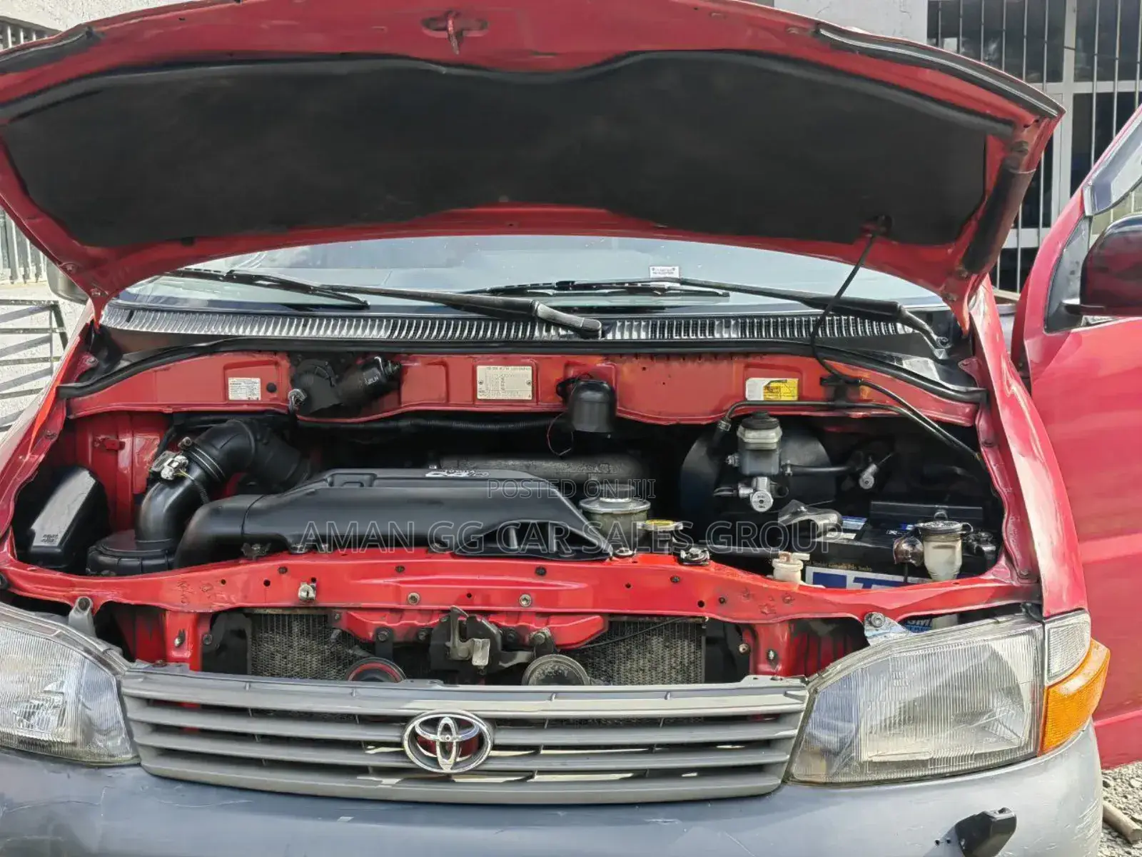 Toyota HiAce Siyaya 2004 Red