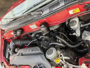 Toyota HiAce Siyaya 2004 Red