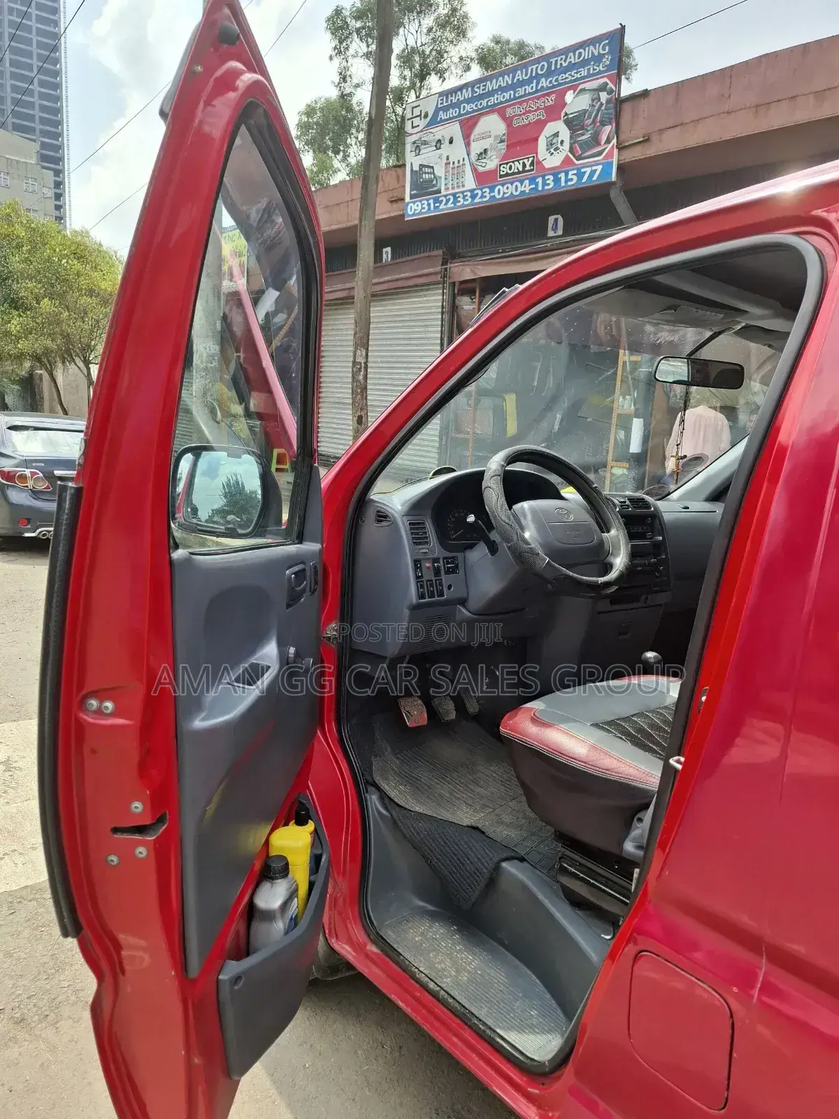 Toyota HiAce Siyaya 2004 Red