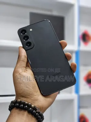 Photo - New Samsung Galaxy S22 5G 256 GB Black