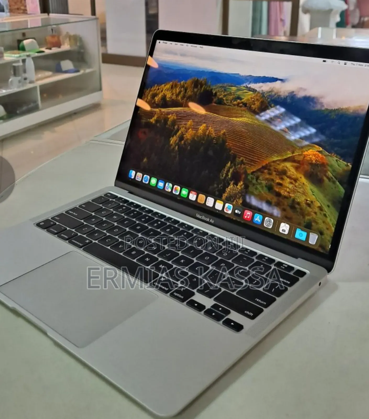 New Laptop Apple MacBook Air 2020 M1 8GB Apple M1 SSD 256GB
