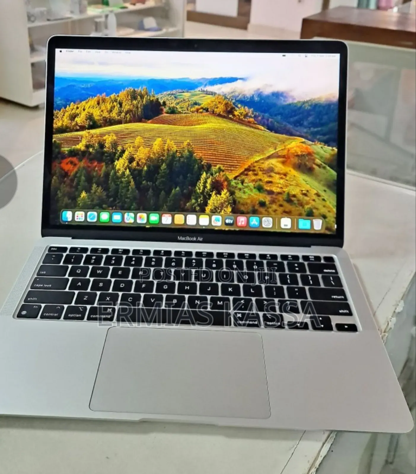 New Laptop Apple MacBook Air 2020 M1 8GB Apple M1 SSD 256GB