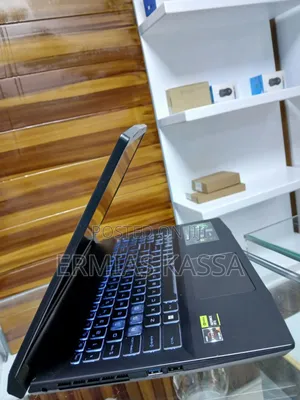 New Laptop MSI Creator 17 B11ue-412 16GB AMD Ryzen 5 SSD 1T