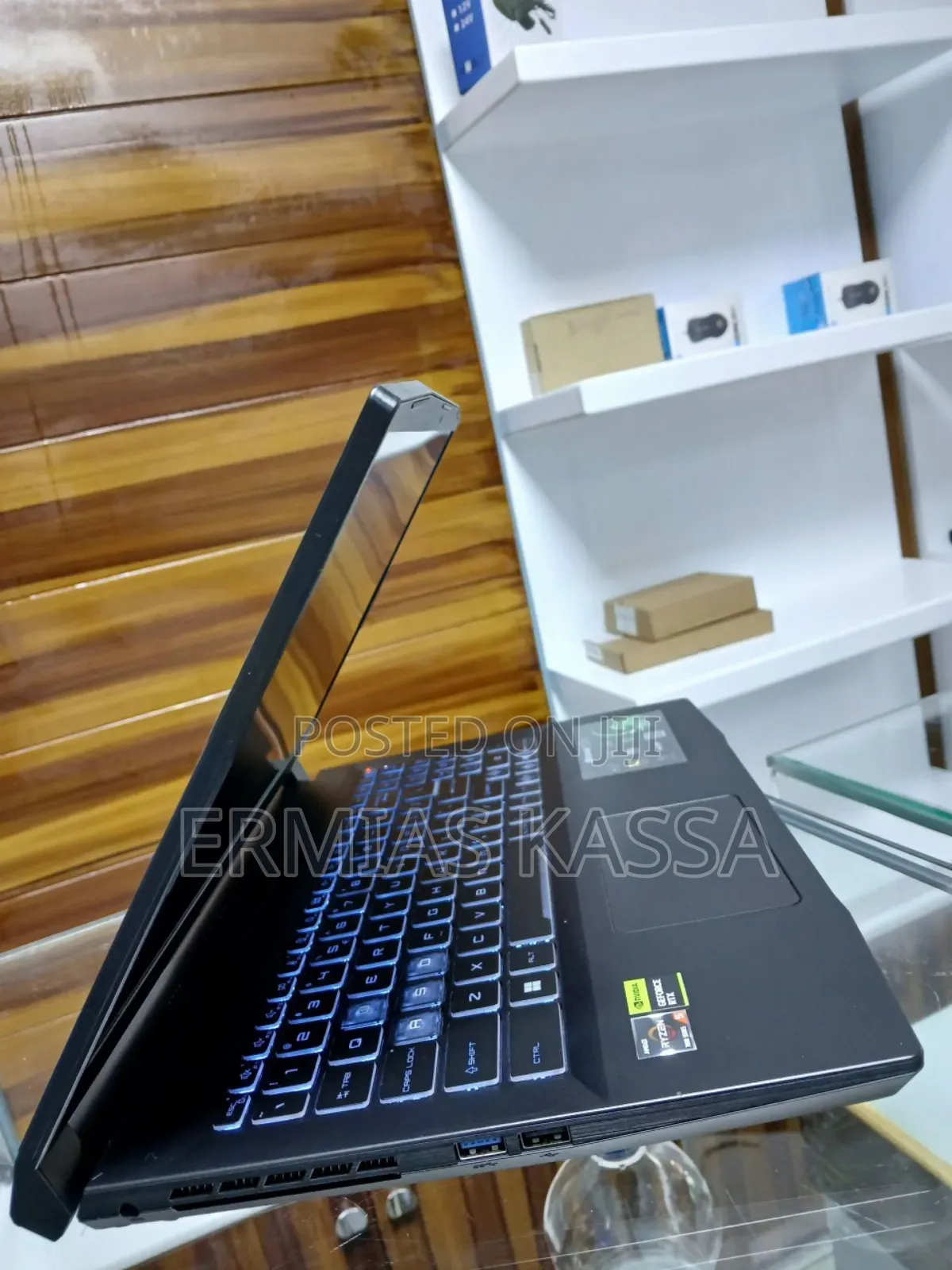 New Laptop MSI Creator 17 B11ue-412 16GB AMD Ryzen 5 SSD 1T