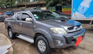 Toyota Hilux 2012 Gray