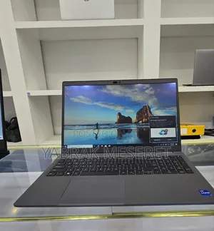 Photo - New Laptop Dell Latitude 3540 16GB Intel Core I7 SSD 512GB