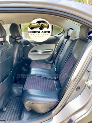 Mitsubishi Attrage 2022 Silver