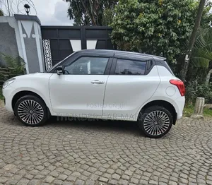 Suzuki Swift 2023 White