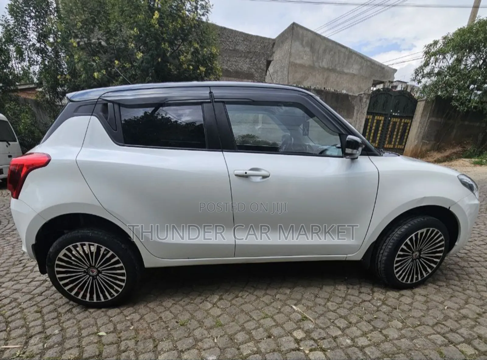 Suzuki Swift 2023 White