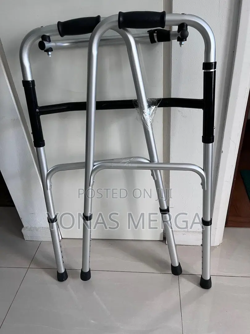 Bariatric Walker Features 5′′ Wheels, a Vinyl Contoured