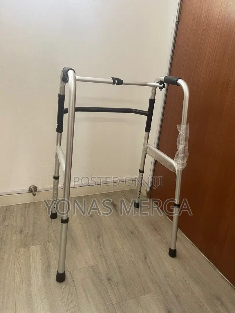 Medical Walker Operates Independently to Allow Easy Movement