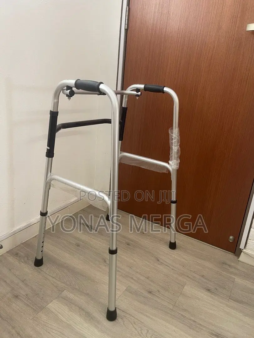 Medical Walker Operates Independently to Allow Easy Movement