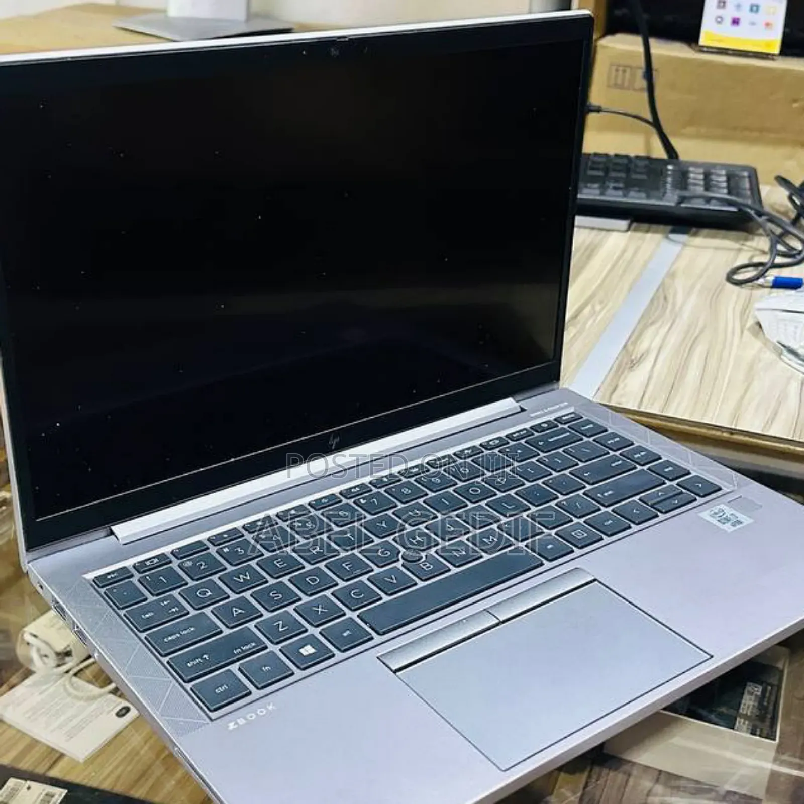 New Laptop HP ZBook Firefly G8 16GB Intel Core I7 SSD 512GB