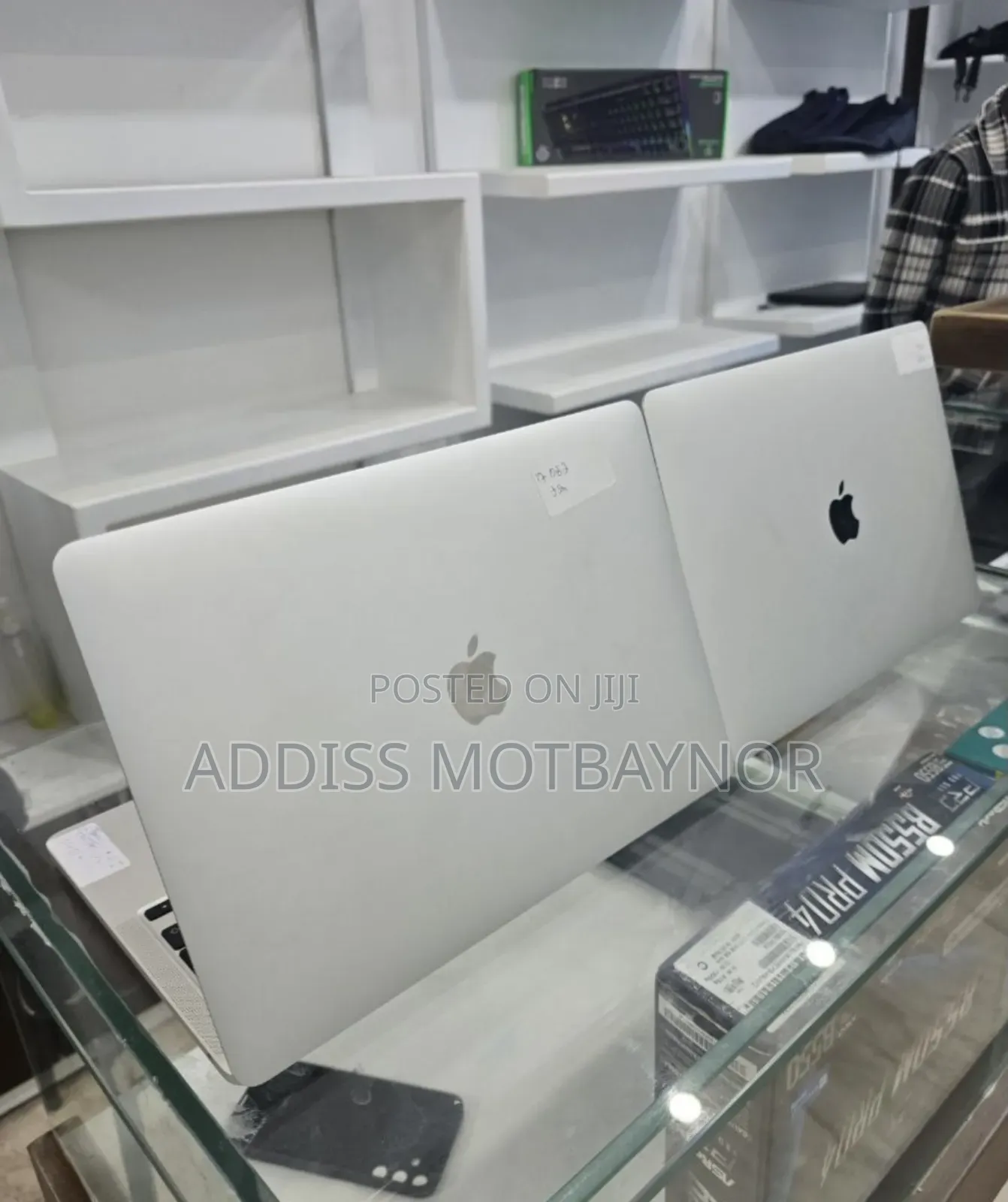 New Laptop Apple MacBook Pro 2019 16GB Apple M1 Pro SSD 256GB