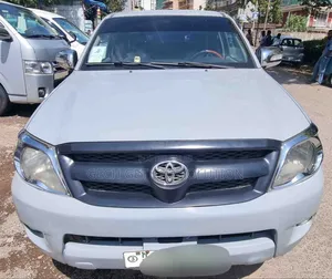 Photo - Toyota Hilux 2006 Gray