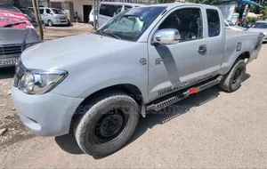 Toyota Hilux 2006 Gray