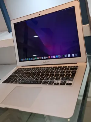 New Laptop Apple MacBook Pro 2017 8GB Intel Core I5 SSD 256GB