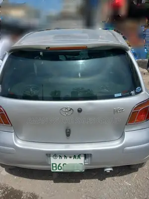 Toyota Vitz 2002 Silver
