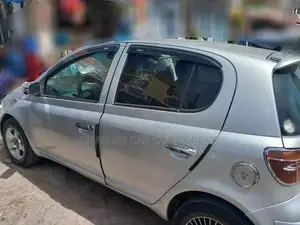 Toyota Vitz 2002 Silver