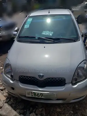 Toyota Vitz 2002 Silver